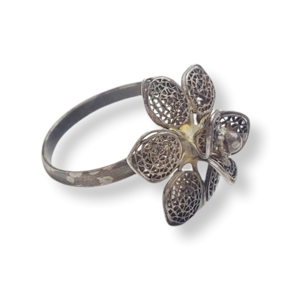 Vintage Filigree Flower Ring 925 Sterling Silver Dimensional Delicate Size 5.5 - Picture 4 of 12
